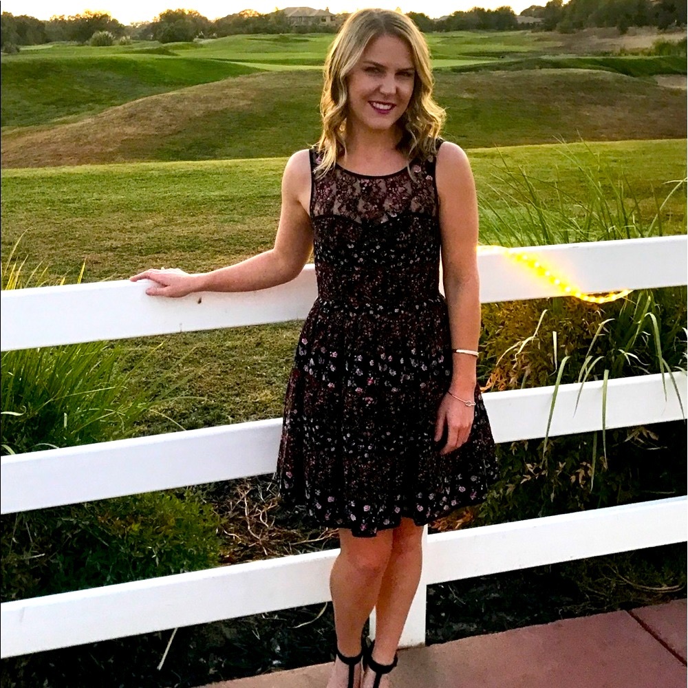 Gorgeous Floral dress. Sz small